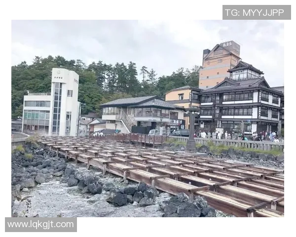 京都与草津厝的温泉文化碰撞与旅游体验深度解析