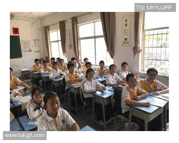 余嘉豪的成长之路与未来发展展望：从少年到青年奋斗的故事与启示