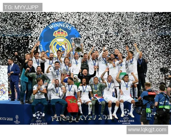 克罗斯：从足球天才到战术大师的华丽转身与传奇人生