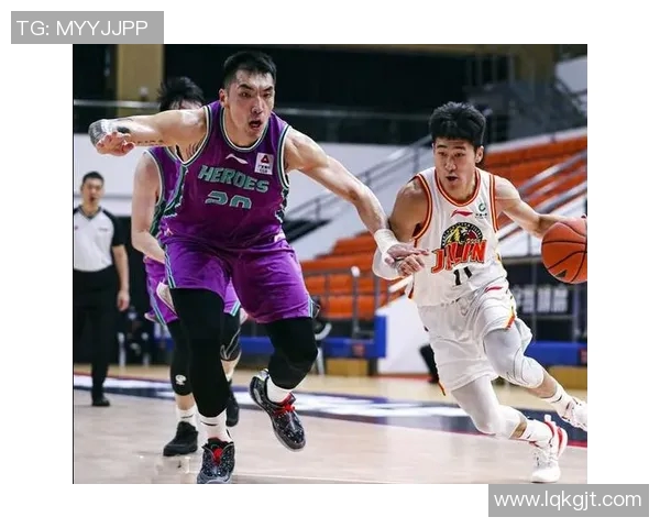 克莱蒙与洛里昂激战正酣比分悬念迭起引发球迷热议