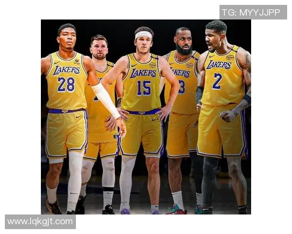 公牛与湖人激战至106平双方实力不分上下精彩对决引发球迷热议 公牛与湖人激战至106平双方实力不分上下精彩对决引发球迷热议