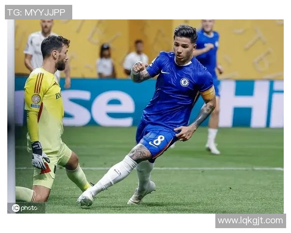 切尔西更衣室风波再起斯特林恩佐训练场冲突引发关注