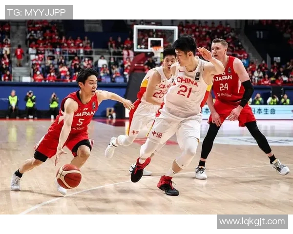 台北男篮与香港男篮激战正酣争夺篮球赛场荣耀与胜利