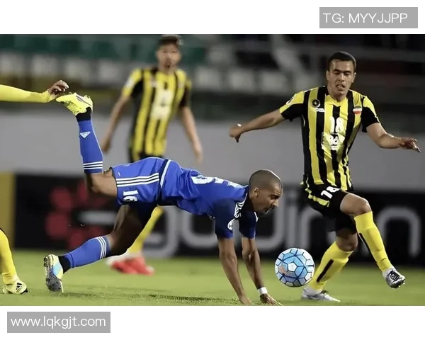 德黑兰球队迎战迪拜阿赫利展开激烈较量争夺亚洲足球荣耀