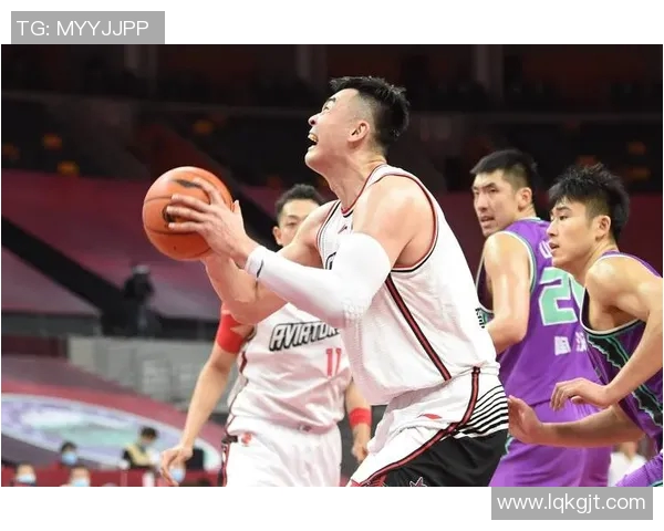 李慕豪的篮球之路：从青涩少年到职业球员的成长历程与挑战