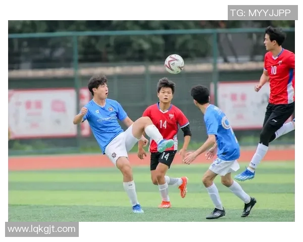 竞技队与圣洛伦索的激烈对决展现足球魅力与团队精神