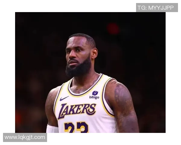 詹姆斯：篮球传奇的崛起与辉煌历程，如何影响未来球员的发展与梦想