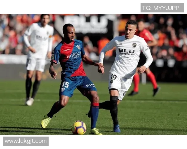 赛萨洛与巴塞尔的精彩对决揭示足球战术与团队协作的完美结合