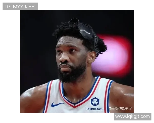 乔尔恩比德如何在NBA赛场上展现统治力与领导魅力的双重风采