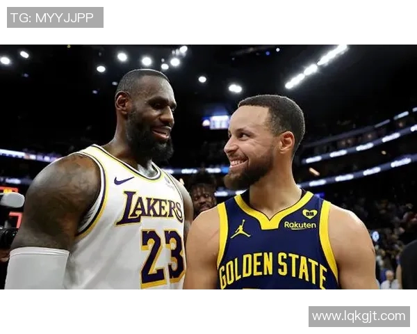 利物浦与中日德兰激战正酣比分悬念不断引发球迷热议