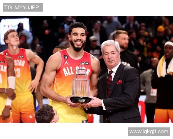 劳里马尔卡宁的崛起之路：从芬兰篮球新星到NBA全明星的蜕变