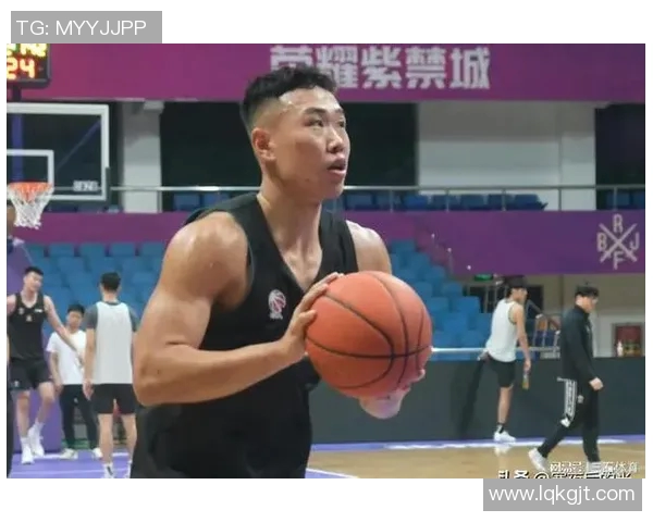 周鹏：从篮球场上的奋斗者到生活中的榜样，见证成长与坚持的力量